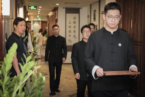 罗湖区委统战部副部长、工商联党组书记叶志伟一行到龙门国际调研