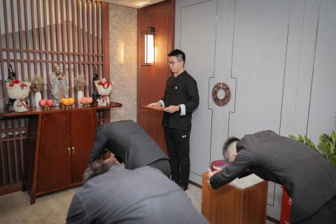 罗湖区委统战部副部长、工商联党组书记叶志伟一行到龙门国际调研