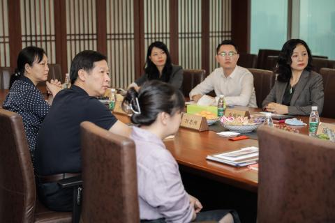 罗湖区委统战部副部长、工商联党组书记叶志伟一行到龙门国际调研