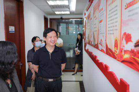 罗湖区委统战部副部长、工商联党组书记叶志伟一行到龙门国际调研