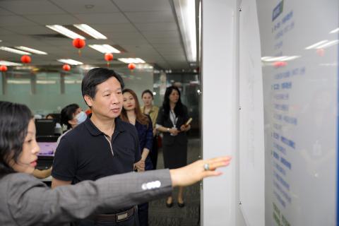 罗湖区委统战部副部长、工商联党组书记叶志伟一行到龙门国际调研